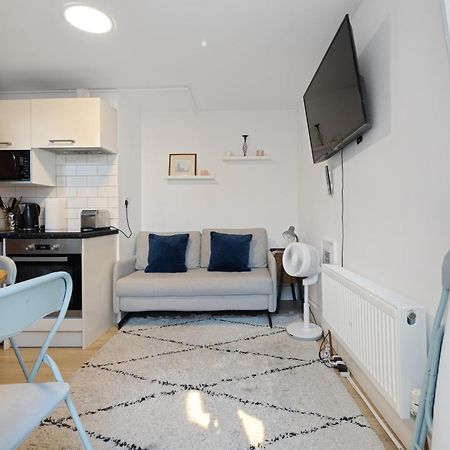 Modern Flat & Balcony In Historic West Kensington Apartman London Kültér fotó